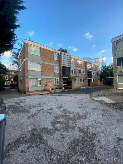 2 Bedroom Flat To Rent In Russell Road, Birmingham, B13