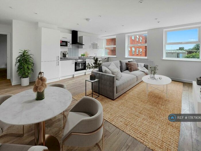 1 Bedroom Flat To Rent In Oriel House, Northampton, NN1