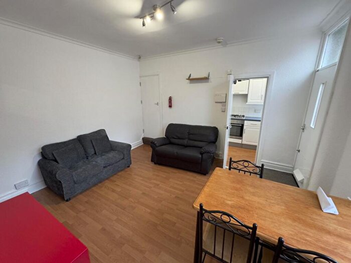 3 Bedroom House To Rent In Winfield Terrace, Leeds, LS2