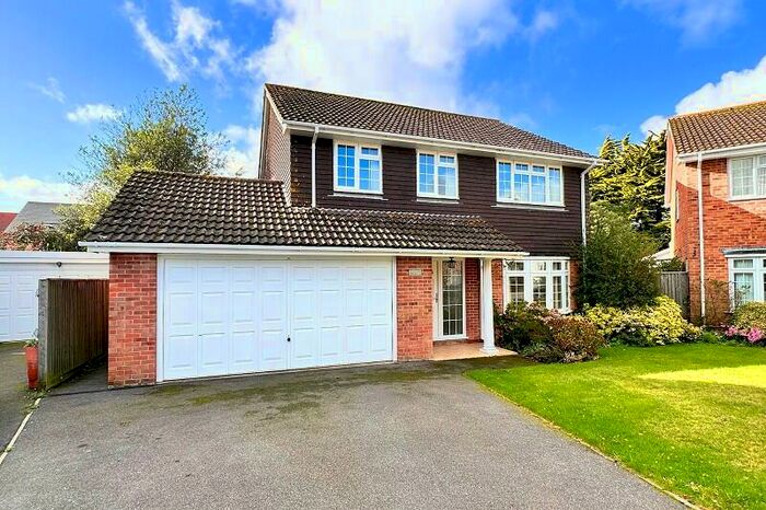 4 Bedroom Detached House To Rent In Chewton Lodge, Highcliffe, Dorset., BH23