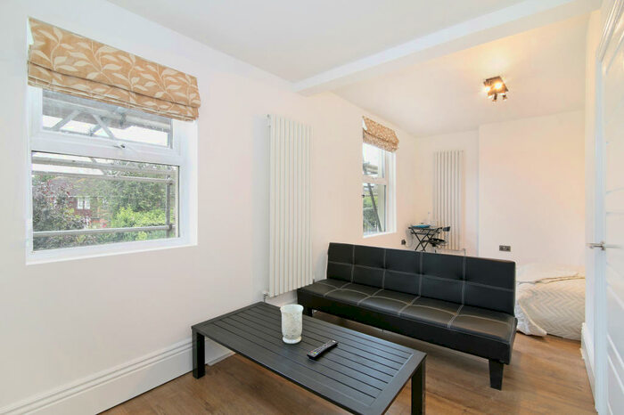 Studio To Rent In The Crescent, Selhurst, CR0