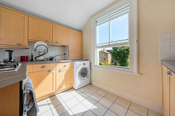 2 Bedroom Flat To Rent In Elms Road, Abbeville Village, London, SW4