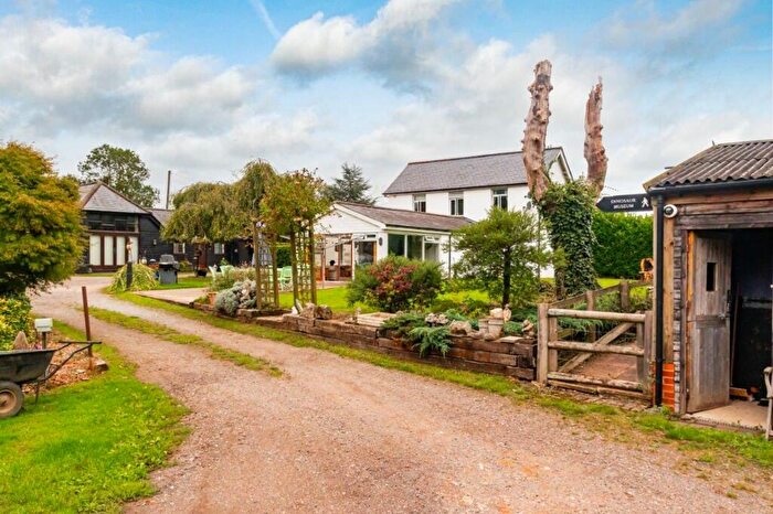 4 Bedroom Detached House For Sale In Wrotham Road, DA13