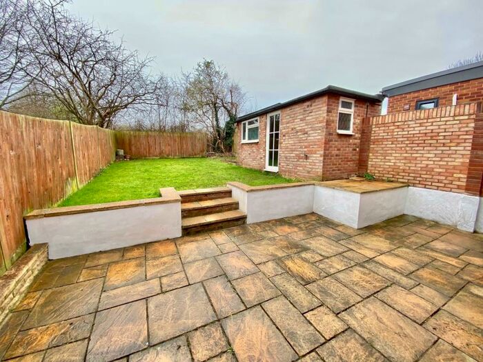 4 Bedroom House To Rent In Creighton Avenue, St. Albans, AL1