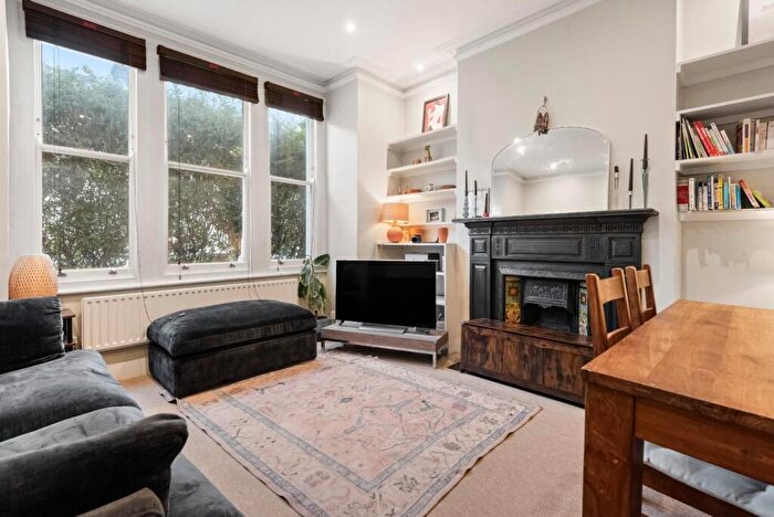 2 Bedroom Apartment For Sale In Hazelbourne Road, London, SW12
