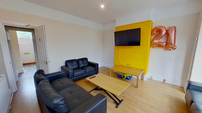 5 Bedroom Terraced House To Rent In St. Anns Avenue, Burley, Leeds, LS4