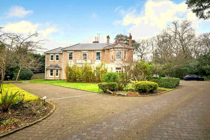 2 Bedroom Maisonette For Sale In Wimborne Road, Bournemouth, BH2