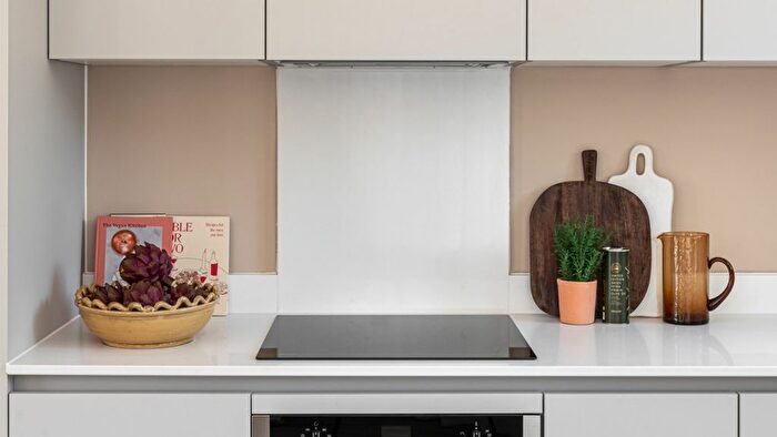 2 Bedroom Flat For Sale In Steyne Road, Acton, W3
