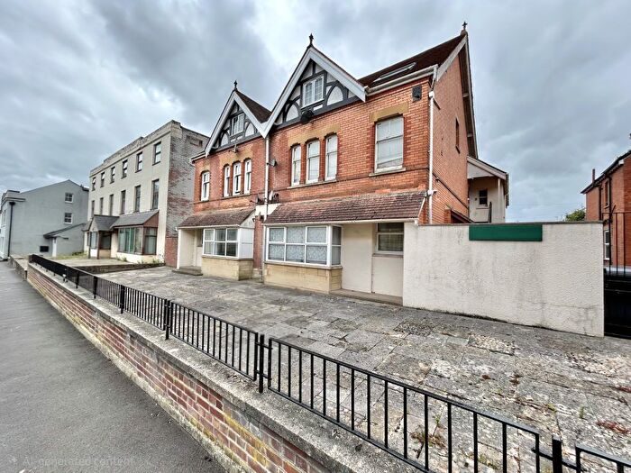 2 Bedroom Flat For Sale In Hendford House, Hendford Grove, Yeovil, Somerset, BA20