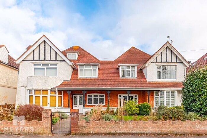 2 Bedroom Flat To Rent In - Stourcliffe Avenue, Southbourne, BH6