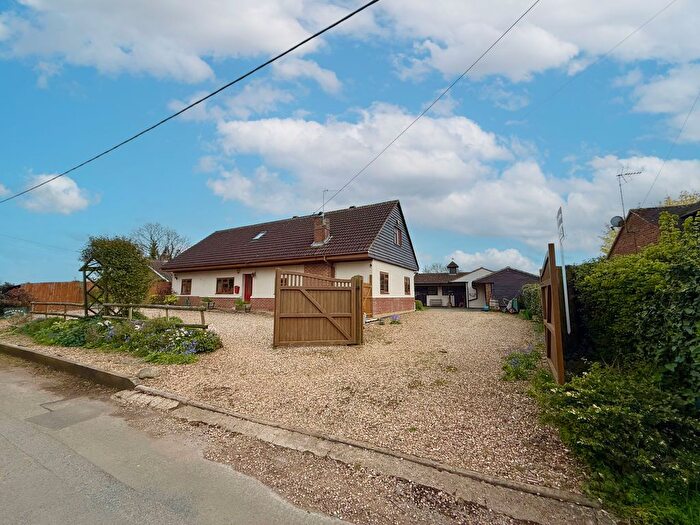 5 Bedroom Detached House For Sale In High Street, Burcott, LU7