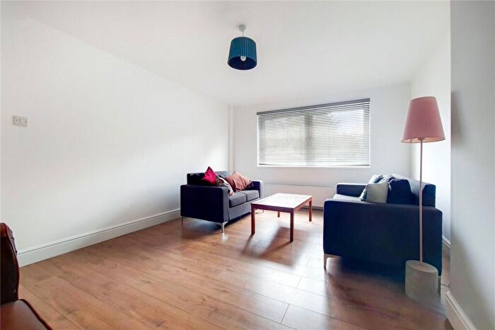 4 Bedroom Semi-Detached House To Rent In Smythe Street, Poplar, London, E14