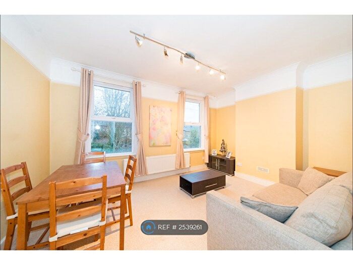 1 Bedroom Flat To Rent In Forest Road, Leytonstone, E11