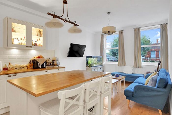 2 Bedroom Flat To Rent In Cricklewood Broadway, London, NW2