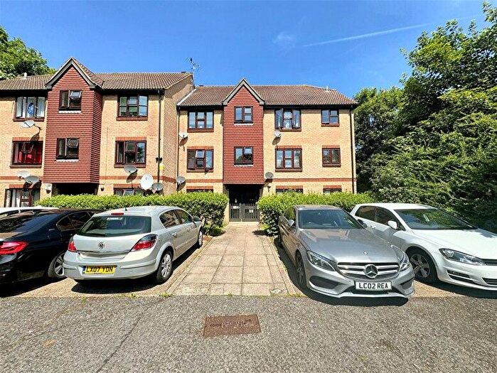 1 Bedroom Flat To Rent In Turnstone Close, Plaistow, E13