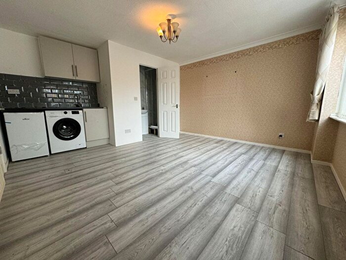 Studio To Rent In Heaton Avenue, Romford, RM3