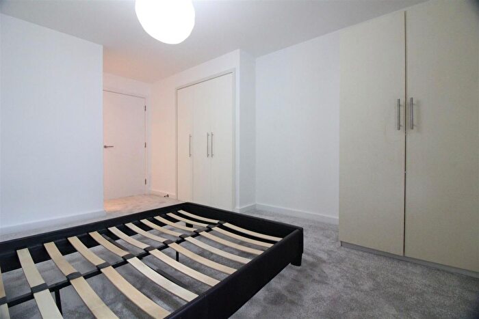 2 Bedroom Flat To Rent In Eden Grove, London, N7