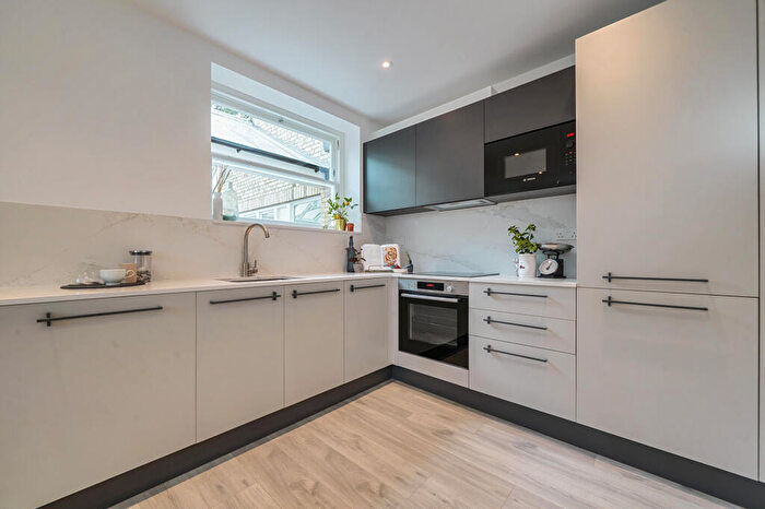 2 Bedroom Character Property For Sale In Woodside Avenue, Woodside Park, N12