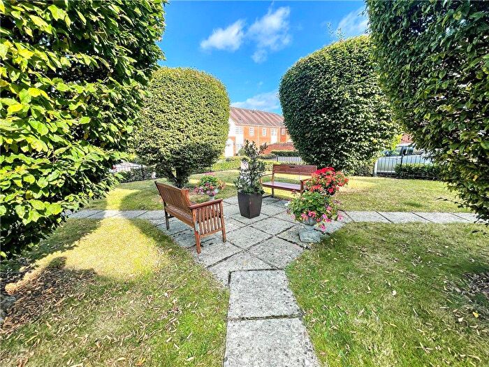 1 Bedroom Flat To Rent In Calcott Park, Yateley, GU46