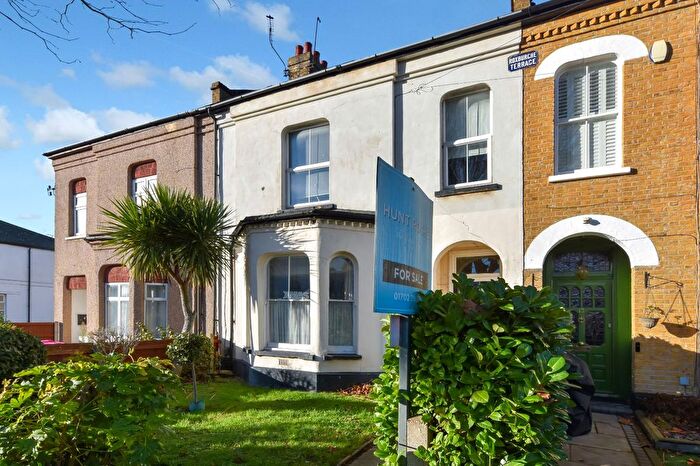 2 Bedroom Flat For Sale In High Street, Shoeburyness, Essex, SS3