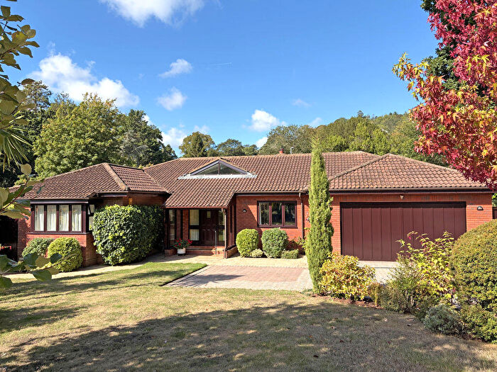 4 Bedroom Detached Bungalow For Sale In Deans Mead, Sidmouth, EX10