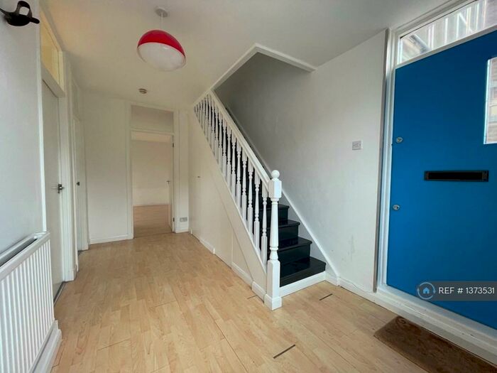 4 Bedroom Maisonette To Rent In Scriven Court, London, E8