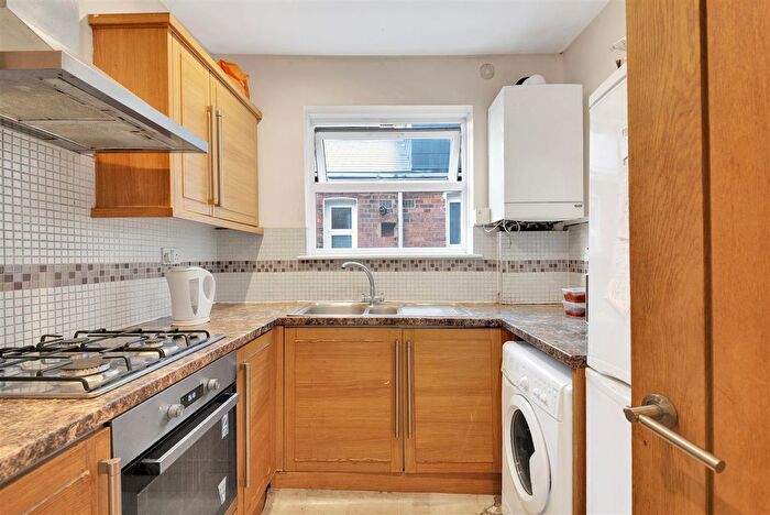 3 Bedroom Flat To Rent In Palermo Road, London, NW10