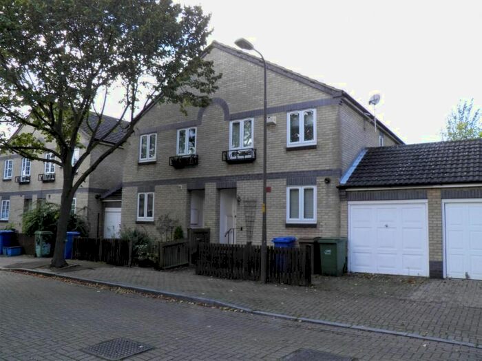 3 Bedroom Semi-Detached House To Rent In Thame Road, London, SE16