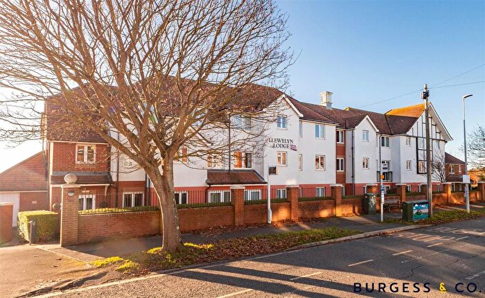 1 Bedroom Flat For Sale In Cooden Drive, Bexhill-On-Sea, TN39