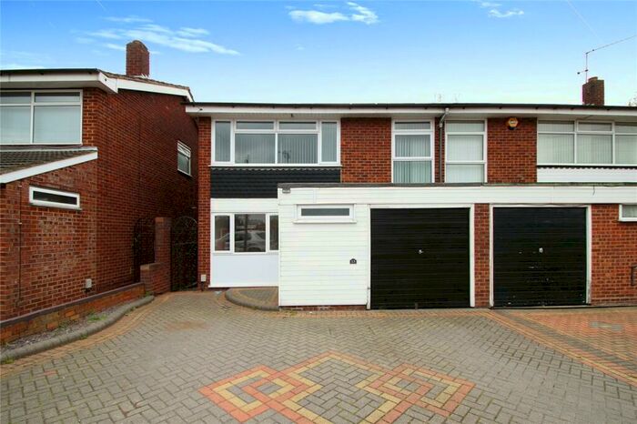4 Bedroom Semi-Detached House To Rent In Kestrel Close, Hornchurch, RM12