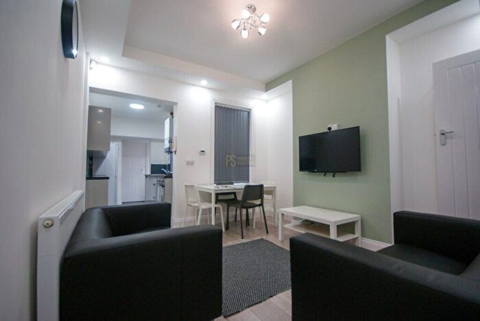 3 Bedroom Terraced House To Rent In Exeter Road, Selly Oak, Birmingham, B29