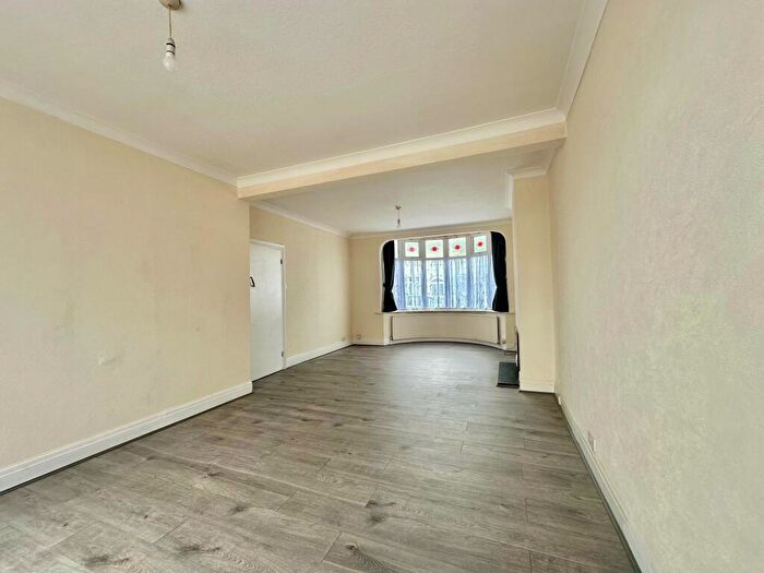 3 Bedroom House To Rent In Oulton Cresent, IG11