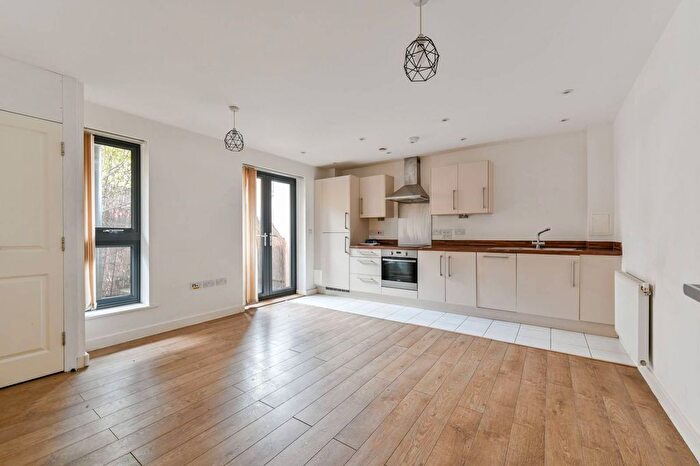 1 Bedroom Flat To Rent In Garratt Lane, Tooting, London, SW17