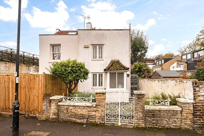 2 Bedroom Property For Sale In Hardwicke Road, Chiswick, W4