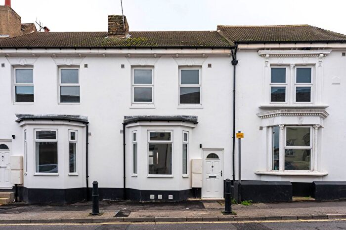 1 Bedroom Flat To Rent In Canterbury Street, Gillingham Kent, ME7