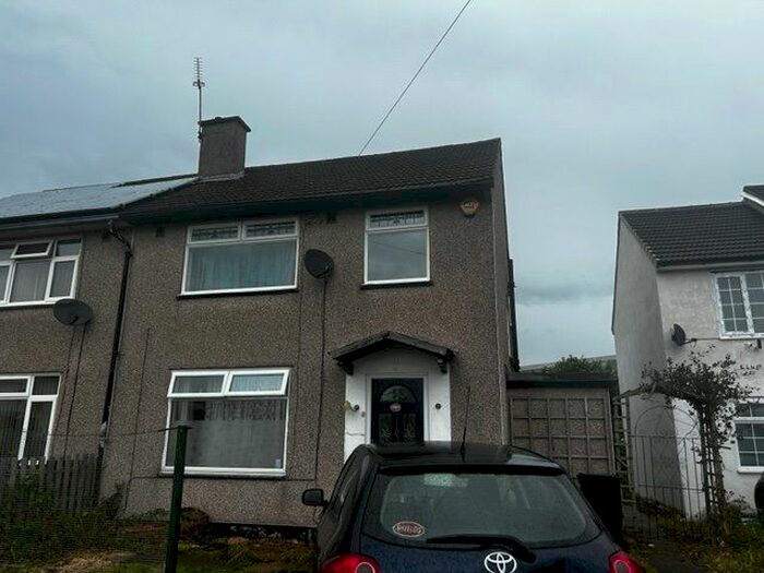 3 Bedroom Semi-Detached House To Rent In Burnham Avenue, Bierley, Bradford, BD4