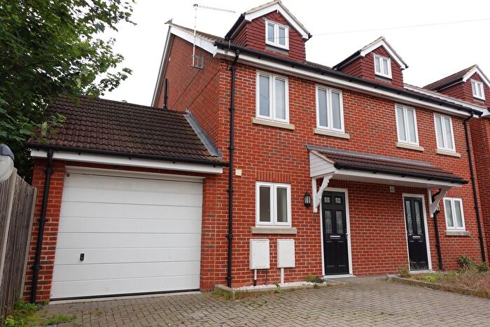 3 Bedroom Semi Detached House To Rent In Granary Close, Rainham, Gillingham, ME8