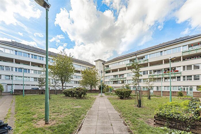 2 Bedroom Flat For Sale In Tawny Way, Surrey Quays, SE16