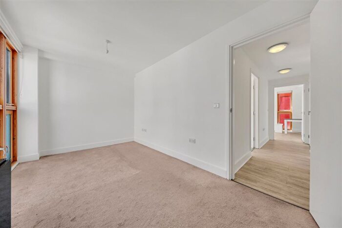 2 Bedroom Flat For Sale In Byng Street, London, E14