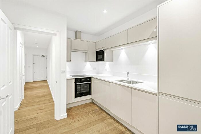 2 Bedroom Flat To Rent In Queens Road, New Malden, KT3