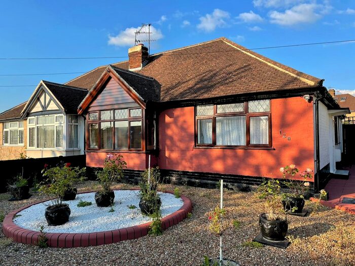 3 Bedroom Property To Rent In Warwick Avenue, Edgware, HA8