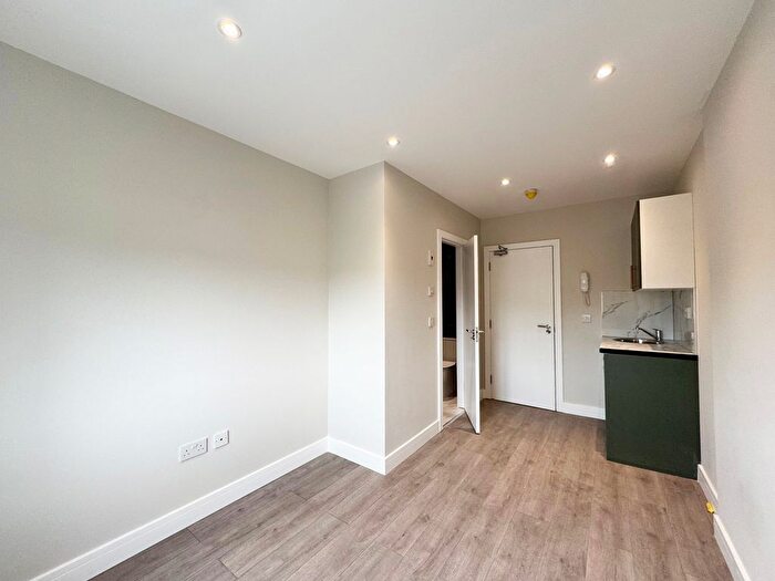 Studio To Rent In Hadden Way, Greenford, UB6