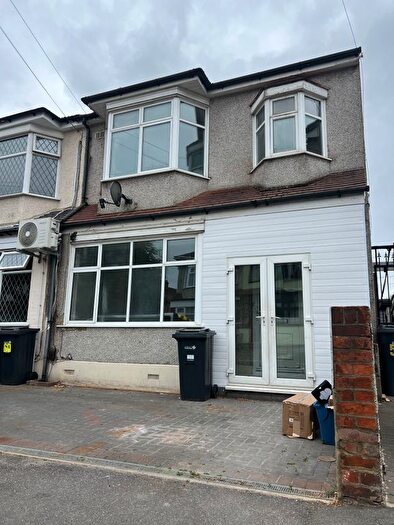 3 Bedroom Terraced House To Rent In Thornton Road, Ilford, IG1