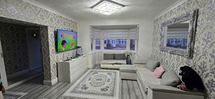 3 Bedroom Semi Detached House For Sale In Horns Road, Ilford, IG6