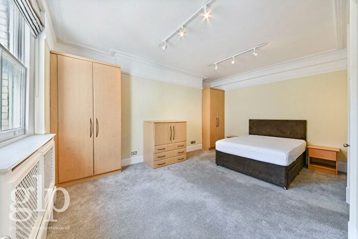 2 Bedroom Flat To Rent In Martin's Lane, London, Greater London, WC2N