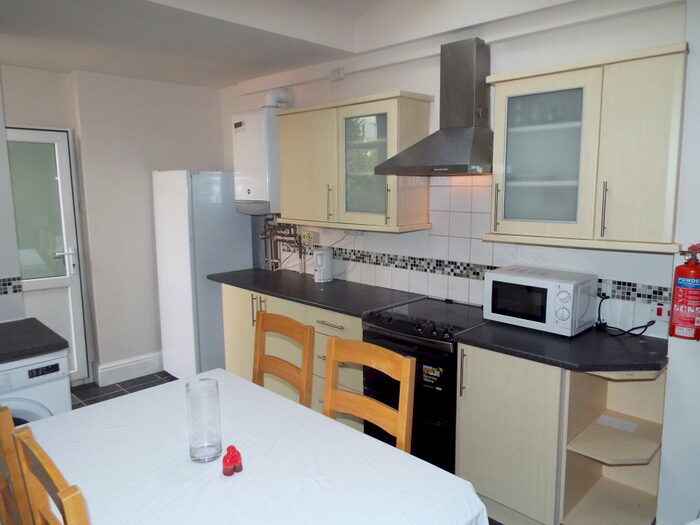 5 Bedroom Semi-Detached House To Rent In Bed &#;pppw Charnwood Grove, West Bridgford, NG2