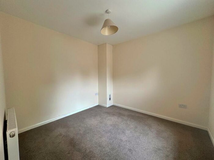 3 Bedroom Terraced House For Sale In Semilong Road, Semilong, Northampton, NN2