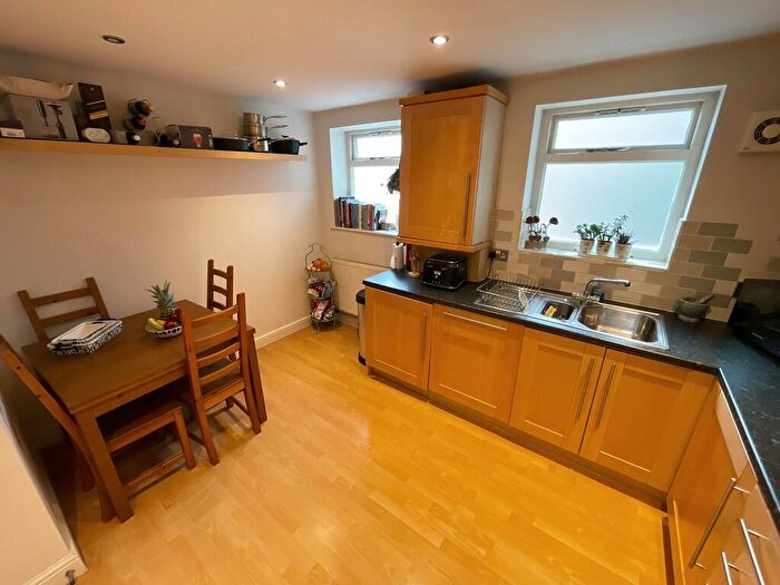 2 Bedroom Apartment To Rent In Wilmslow Road, Didsbury, M20