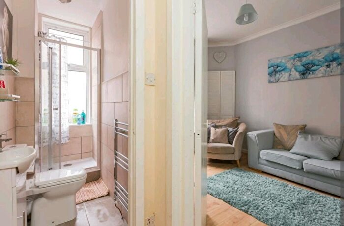 1 Bedroom Flat To Rent In Smithfield Street, Gorgie, Edinburgh, EH11