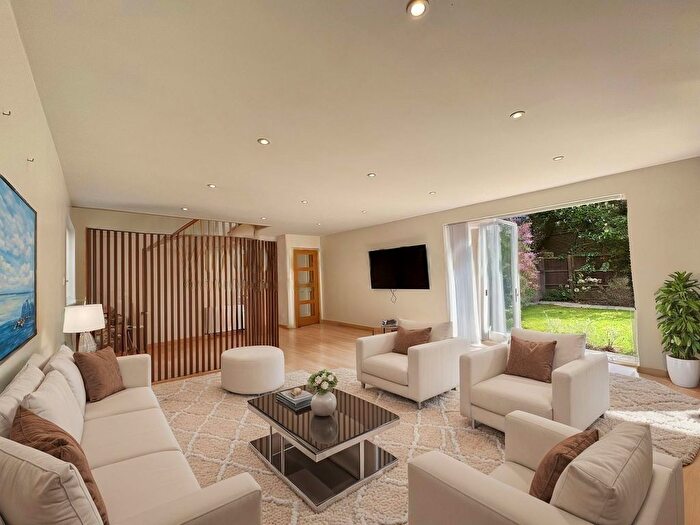 5 Bedroom Detached House For Sale In Dartnell Park Road, West Byfleet, KT14